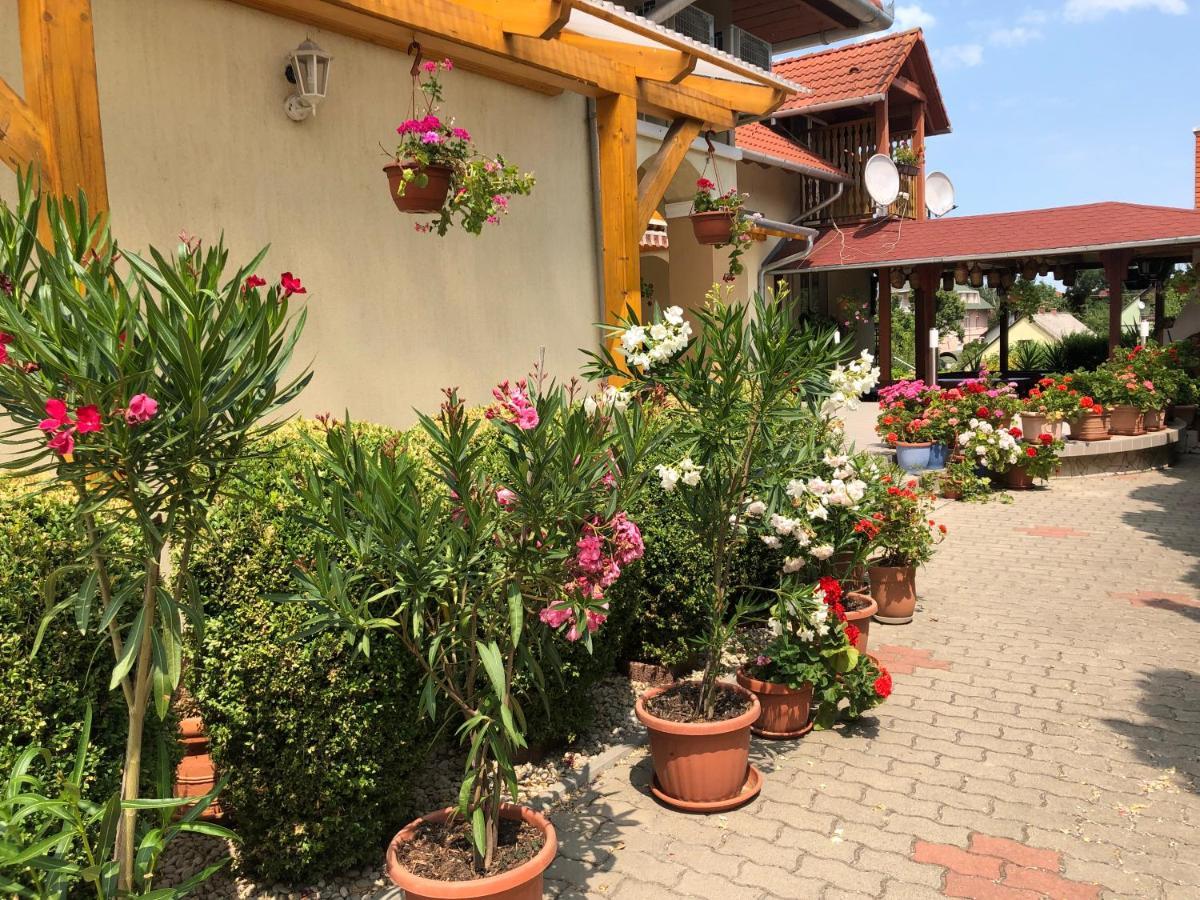 Hotel Haus Marika Siófok Exterior foto