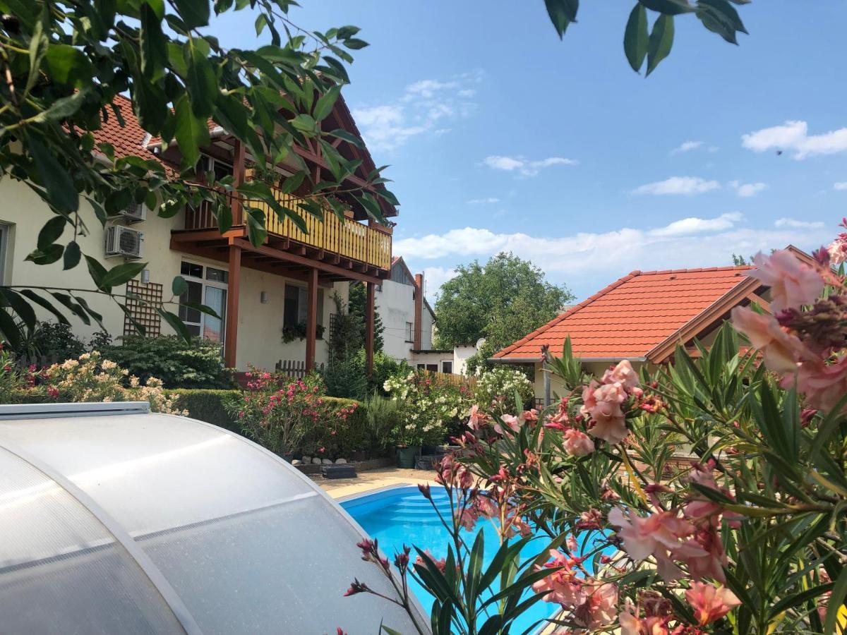 Hotel Haus Marika Siófok Exterior foto