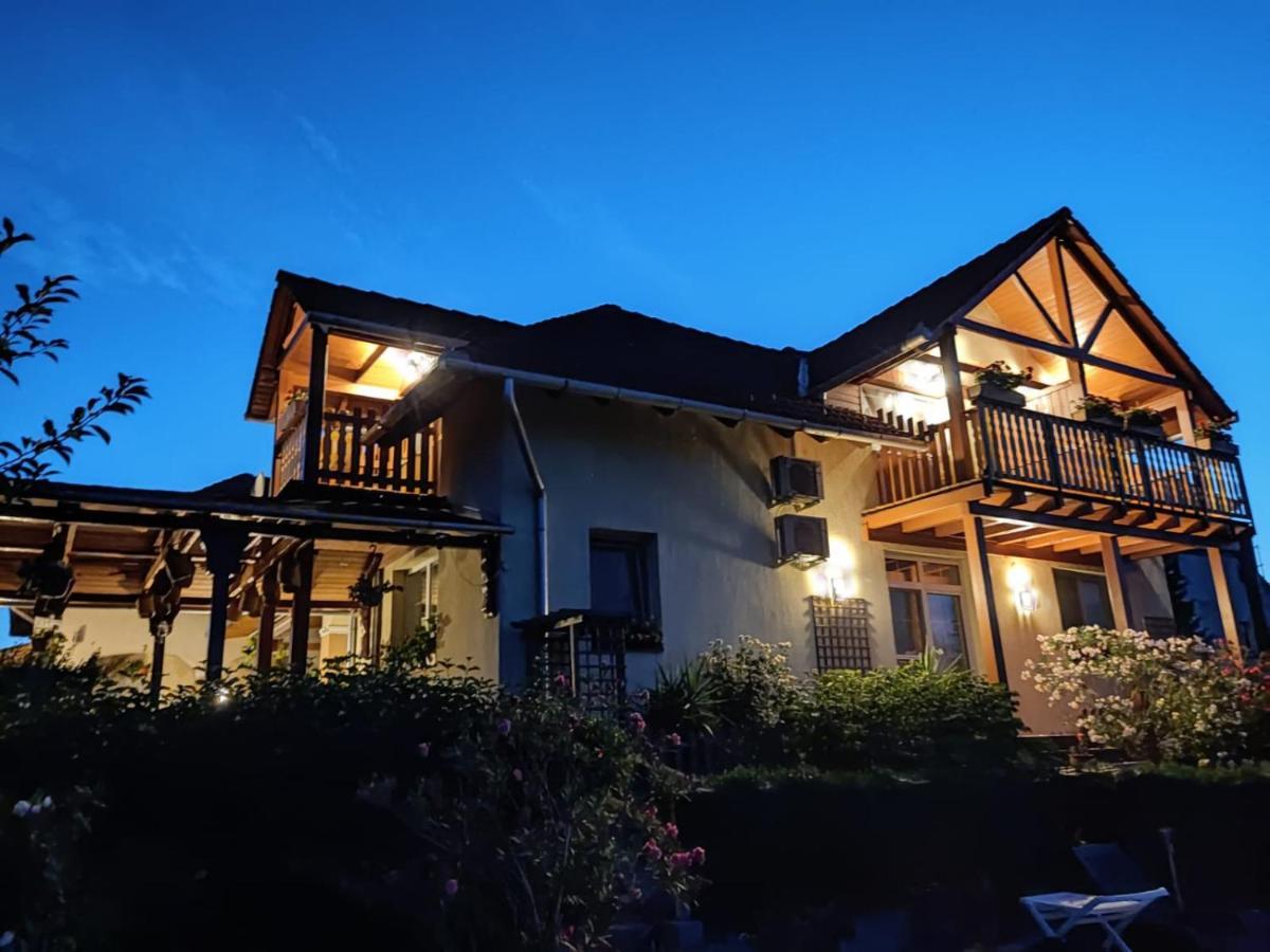 Hotel Haus Marika Siófok Exterior foto