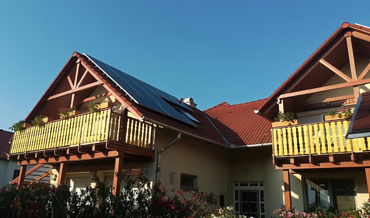 Hotel Haus Marika Siófok Exterior foto