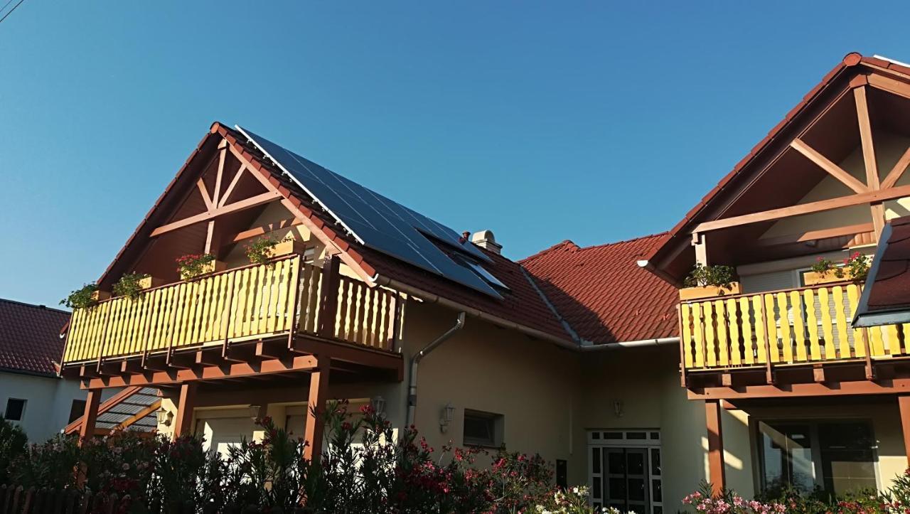 Hotel Haus Marika Siófok Exterior foto