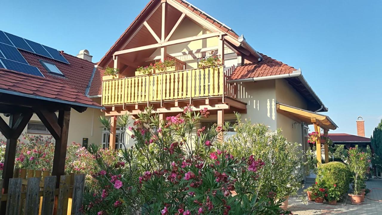 Hotel Haus Marika Siófok Exterior foto